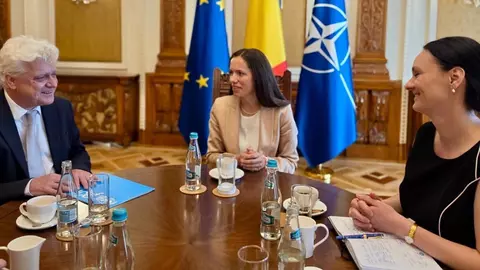 Mirabela Grădinaru, apariție neobișnuită la primirea delegației UNICEF. Ce ținută inedită a ales Prima Doamnă