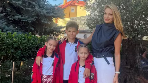 Câți bani plătesc Valentina Pelinel și Crisi Borcea pentru școala copiilor. Taxa anuală pentru Milan, Indira și Răni este uriașă