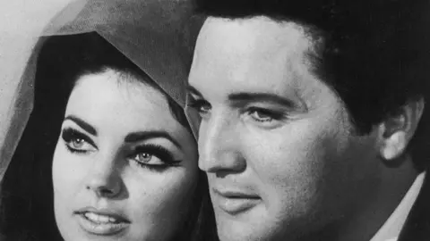 Priscilla Presley, apariție rară alături de fiul ei. Cum arată ea la 81 de ani și cine este Navarone