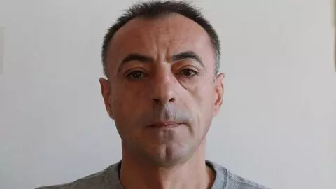 A murit Răzvan Apostolescu, vocea iubită de generații de microbiști. Legendarul comentator de la „Fotbal minut cu minut” avea 66 de ani