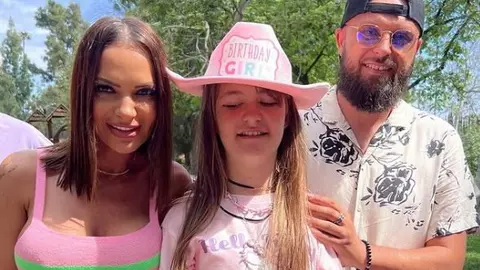 Andreea Antonescu a plecat în America și s-a întâlnit cu fostul soț. Și-a lăsat fetița cea mică în România
