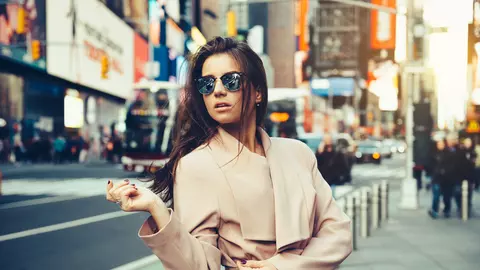 Cum poți recrea ținute memorabile inspirându-te din serialul Sex and the City