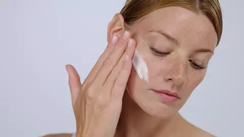 Descoperă o nouă lume a produselor anti-aging și upgradează-ți rutina de îngrijire pentru a te bucura de frumusețe fără vârstă