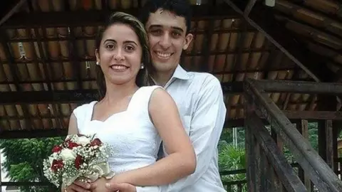 Un bărbat și-a dedicat viața îngrijirii soției sale aflate în stare vegetativă