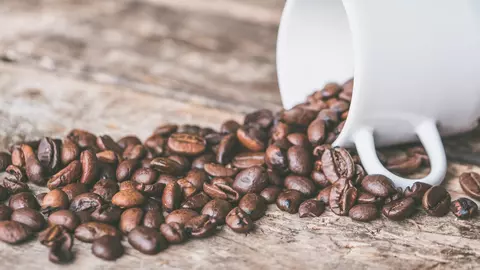 Transformă-ți cafeaua într-un aliat al ficatului: 5 ingrediente care fac minuni