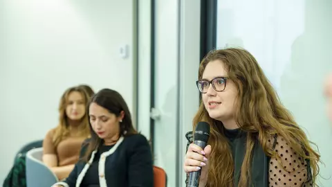 CRISTINA PREDA, studentă: „Împarte-ți bugetul în categorii, acordă importanță carierei, învață cum să investești cu cap”