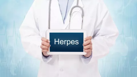 Totul despre herpesul genital: cum îl tratezi