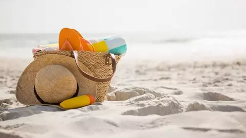 Cele mai frumoase genți de plajă pentru vara asta și cum să le porți