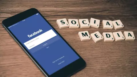 Rețelele sociale și micile afaceri: Navigând spre succes în era digitală