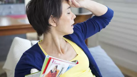 9 simptome care pot indica menopauza prematură