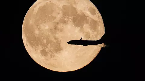 Astăzi vom avea SUPER LUNA. Iată ce spun astrologii despre acest eveniment astral