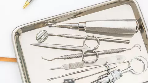 Trusa stomatologului – Descoperă 4 categorii de instrumente ce nu trebuie să lipsească pentru tratamente de succes