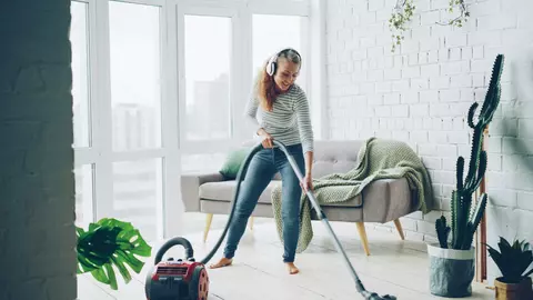Menținerea curățeniei în locuință începe între două sesiuni de aspirare