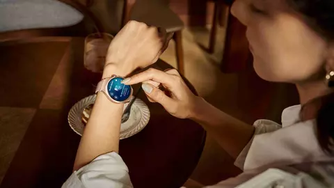 HUAWEI WATCH 6, noul accesoriu din garderoba Adelei Popescu: „Este și jucăuș, și serios și îl pot integra foarte ușor în outfit-urile mele”