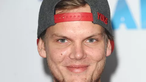 Dj Ul Avicii A Murit Acum O LunÄƒ Dar Nici Acum Nu A Fost Inmormantat Familia Lui A AnunÈ›at Detalii Despre Funerariile Sale Stiri Vedete Avantaje Ro De 20 De Ani