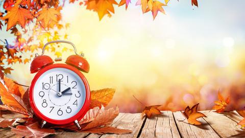 Weekendul acesta dormim mai mult! Iată când vom trece la ora de iarnă și ce este nou anul acesta