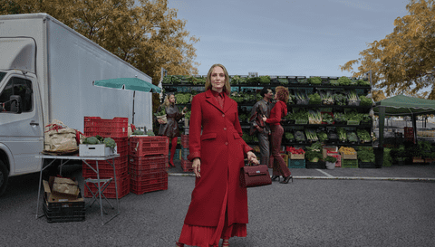 Zalando o prezintă pe Uma Thurman alături de PinkPantheress, într-o viziune cinematografică pentru colecția Toamnă/Iarnă