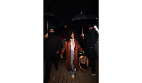 SZA la Paris Fashion Week în Vans custom 1-of-1