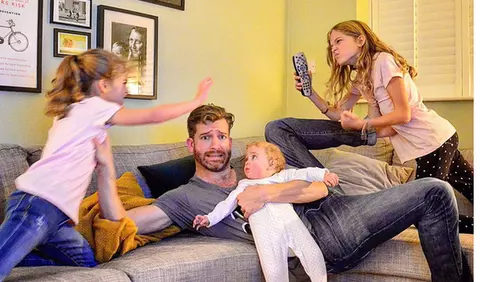 Tatăl a patru fete, care postează imagini din viața lui reală, a devenit vedetă pe internet | FOTO