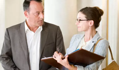 8 sfaturi pentru a te descurca la locul de munca daca ai un sef dificil