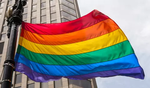 Asociatia MozaiQ cere recunoasterea legala a casatoriilor si parteneriatelor civile intre persoane de acelasi sex