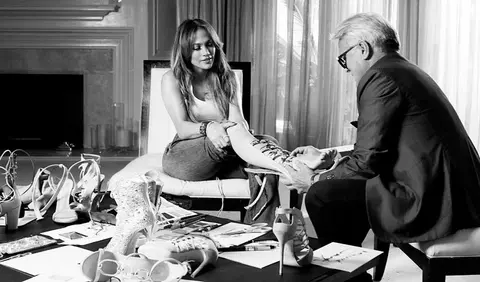 Jennifer Lopez lanseaza o colectie de pantofi alaturi de Giuseppe Zanotti