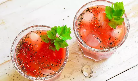 Ce alimente si ce bauturi sa eviti cand calatoresti cu avionul