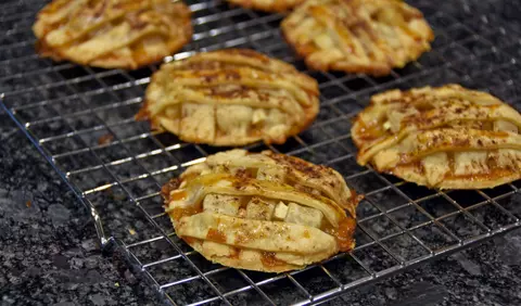 Fursecuri cu mere si caramel