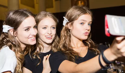 Selfie mania: de ce nu trebuie sa exagerezi cu pozele!