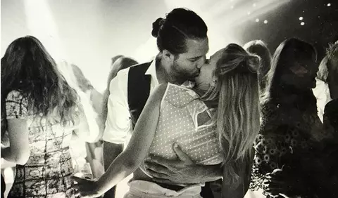 Margot Robbie isi mareste familia
