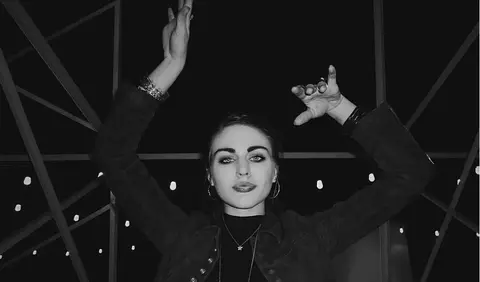 Frances Bean Cobain- tribut emotionant pentru tatal ei, Kurt Cobain, in ziua in care ar fi implinit 50 de ani