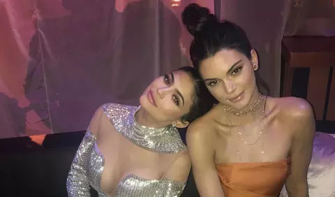 Kendall si Kylie lanseaza o noua colectie fashion