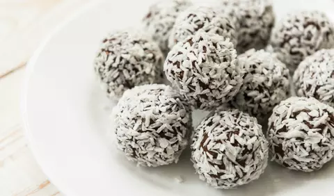 Batoane cu cocos si zmeura, fara coacere