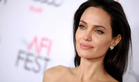 Ce este paralizia Bell, afectiunea de care a suferit Angelina Jolie