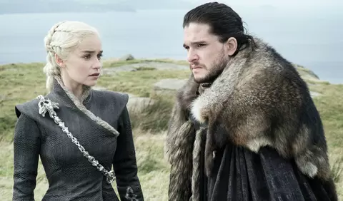 Jon Snow se preface ca este un dragon pe platourile de filmare la "Game of Thrones"