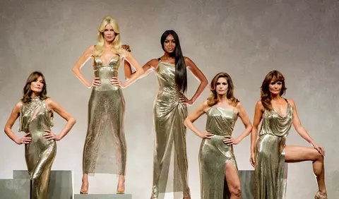 Supermodelele iconice ale anilor 90 se reunesc pentru un show legendar marca Versace