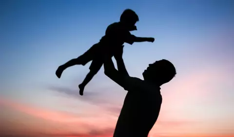 Despre familia normala si un dinozaur roz