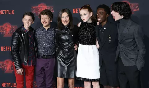 Cat castiga actorii din Stranger Things pe episod