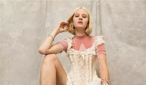 Un model a primit amenintari cu moartea si cu violul pentru ca a aparut in campania #superstar de la Adidas cu picioarele neepilate