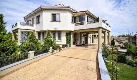 Cât costă o vilă exclusivistă la doi pași de Mamaia. Ai fi dispus să plătești atât pentru a o cumpăra?