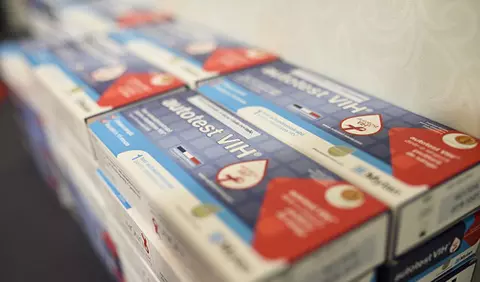 Test autoadministrabil pentru depistarea HIV pe baza unei picaturi de sange, disponibil in Romania