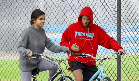 Selena Gomez nu vrea sa se grabeasca in relatia cu Justin Bieber iar The Weeknd are o noua iubita