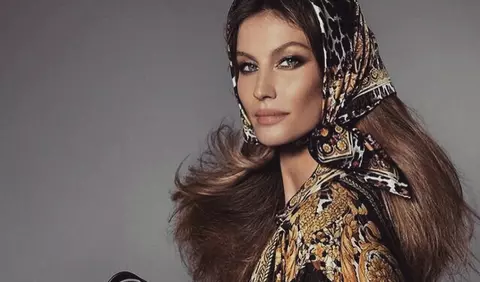 Noua campanie Versace aduce împreună cele mai cunoscute modele ale momentului
