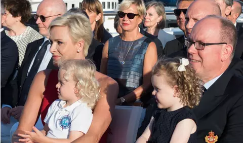 Prințesa Gabriella și Prințul Jacques, adorabili în noile imagini de Crăciun