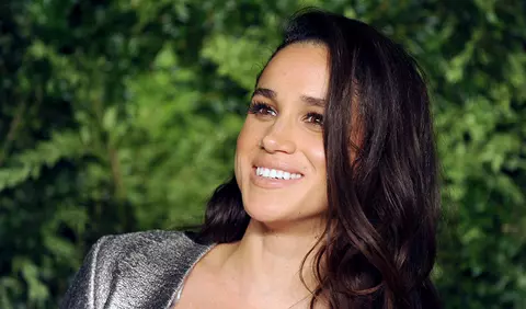 Cine este unul dintre designerii care ar putea să îi creeze rochia de mireasă lui Meghan Markle – iată și primele schițe ale sale