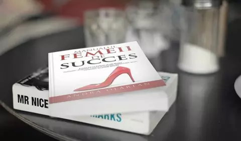 (P) Autocunoașterea și cum le ajută cartea de dezvoltare personală Manualul femeii de succes pe reprezentantele feminine