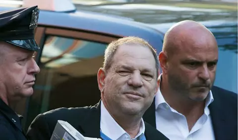 Harvey Weinstein se predă poliției din New York