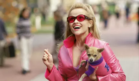 Filmul "Blonda de la Drept" revine pe marile ecrane