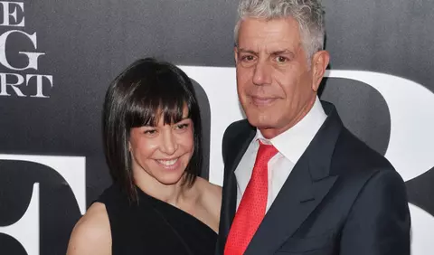 Fosta soție a lui Anthony Bourdain a făcut o declarație emoționantă despre decesul acestuia și fiica lor
