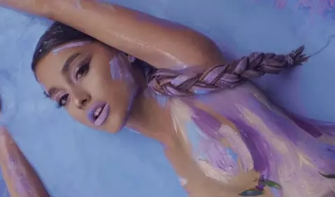 "Dumnezeu e o femeie" - Ariana Grande, acuzată că a copiat o scenă dintr-o campanie a lui Gaultier